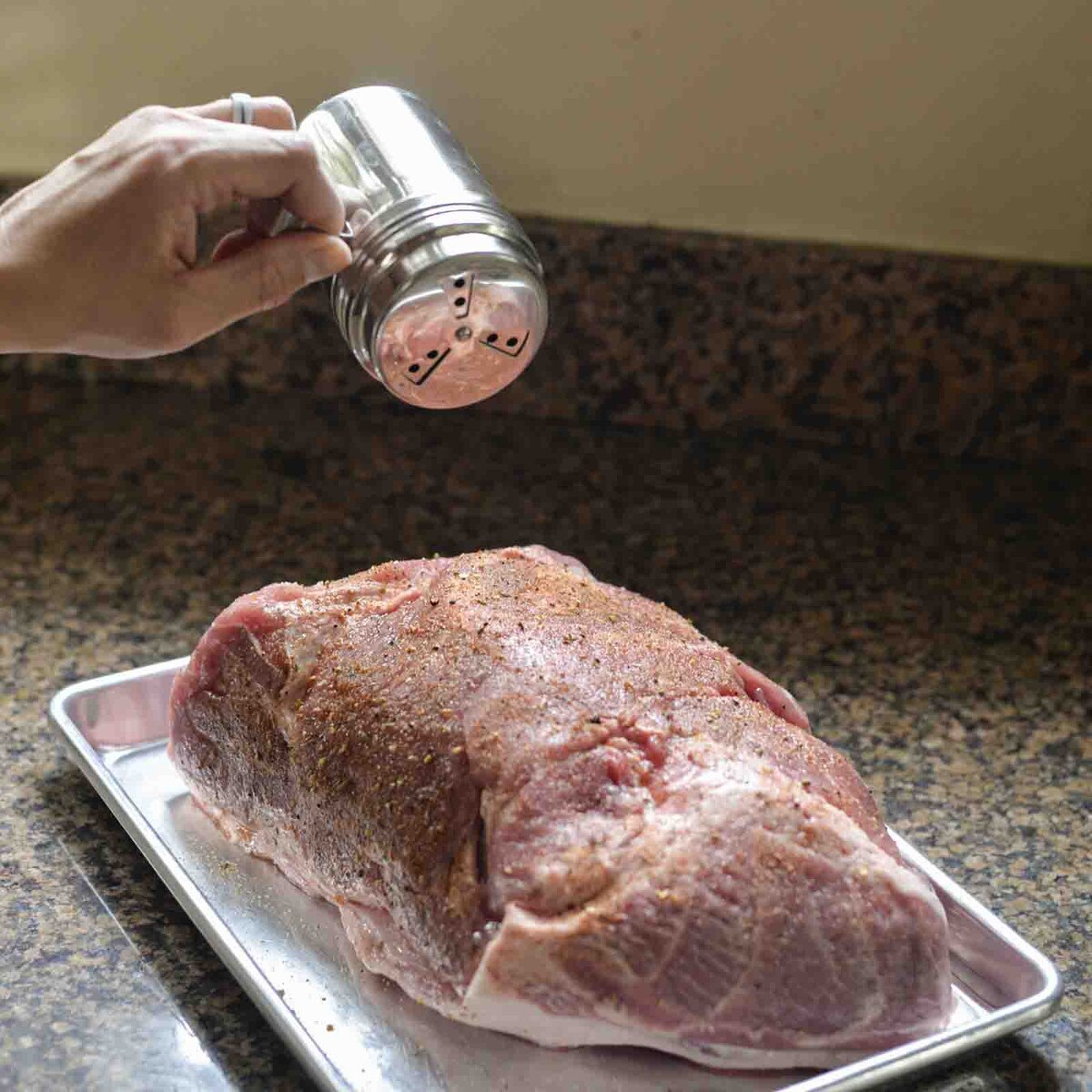 TableCraft 10 oz Dry Rub Shaker With Handle