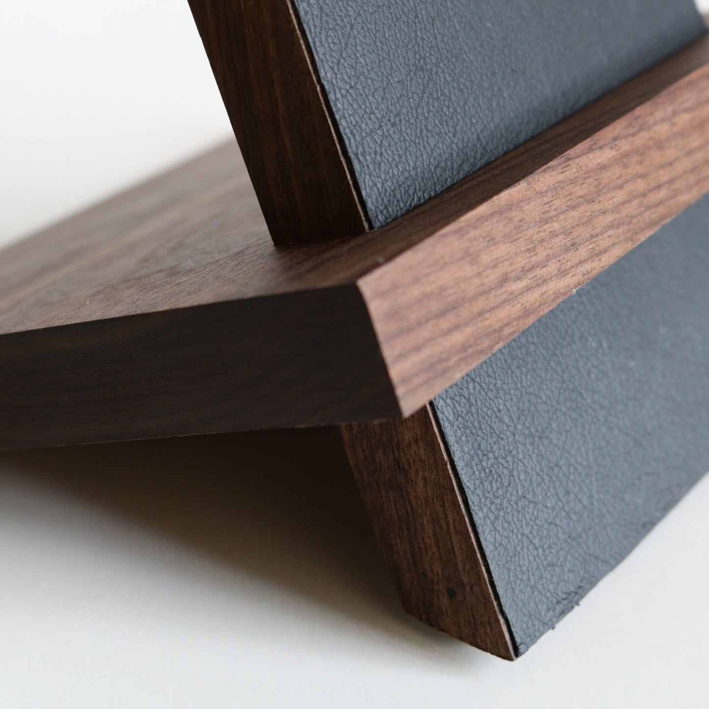 Black Leather Tilt Stand SHARP Knife Shop