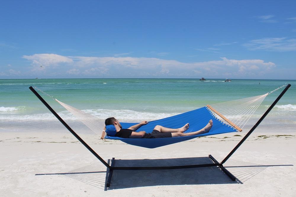 Olefin Double Quilted Hammock with Matching Pillow with 3-Beam Stand Hammock Universe Canada
