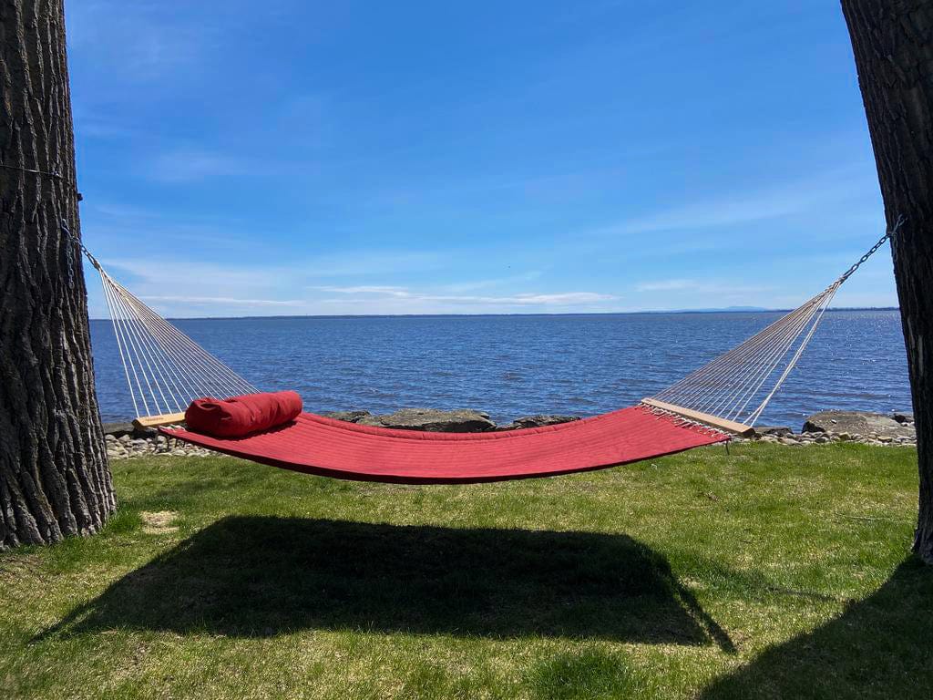 Olefin Double Quilted Hammock with Matching Pillow with 3-Beam Stand Hammock Universe Canada
