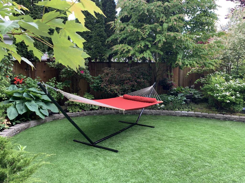 Olefin Double Quilted Hammock with Matching Pillow with 3-Beam Stand Hammock Universe Canada