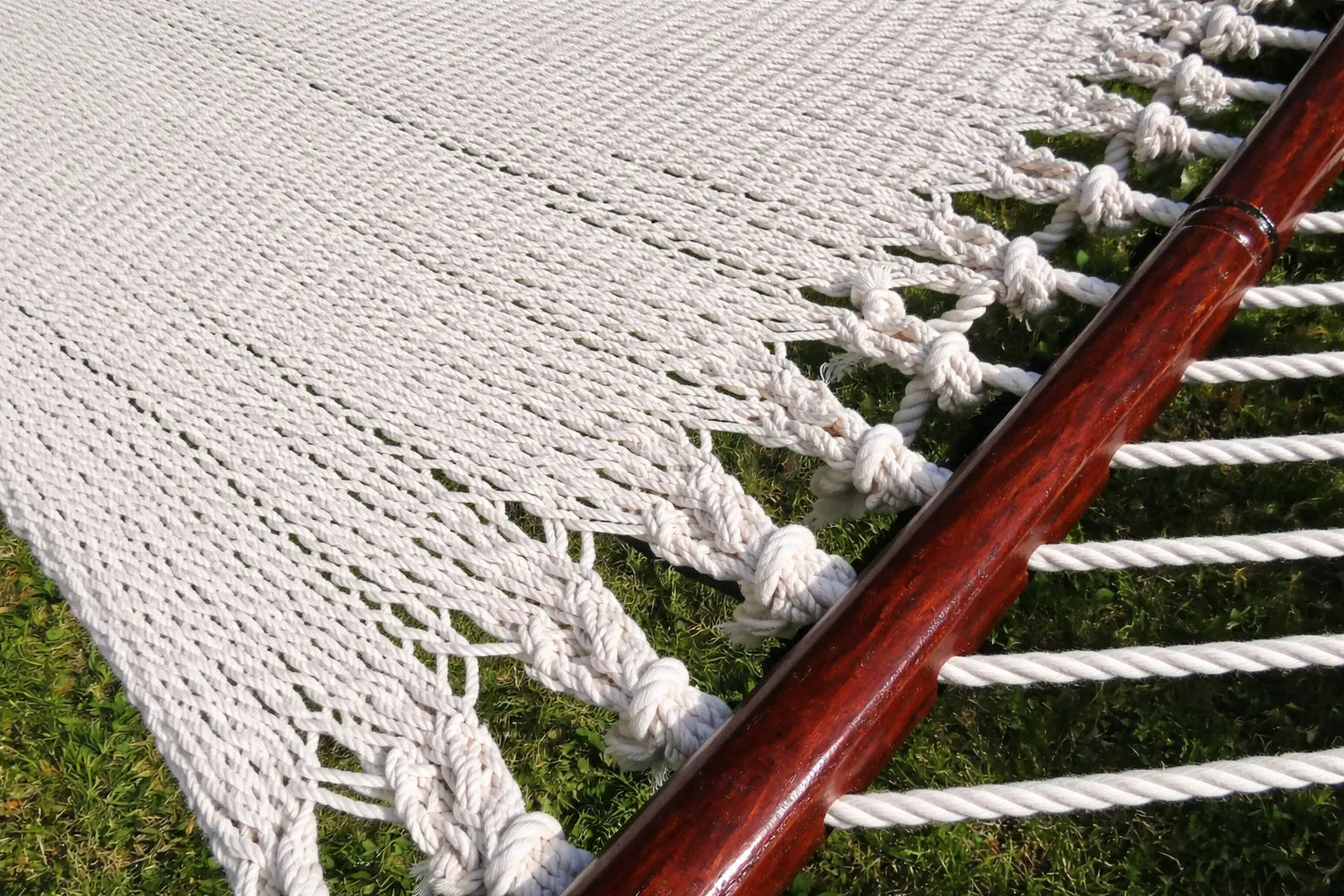 Deluxe Polyester Rope Hammock with 3-Beam Stand Hammock Universe Canada