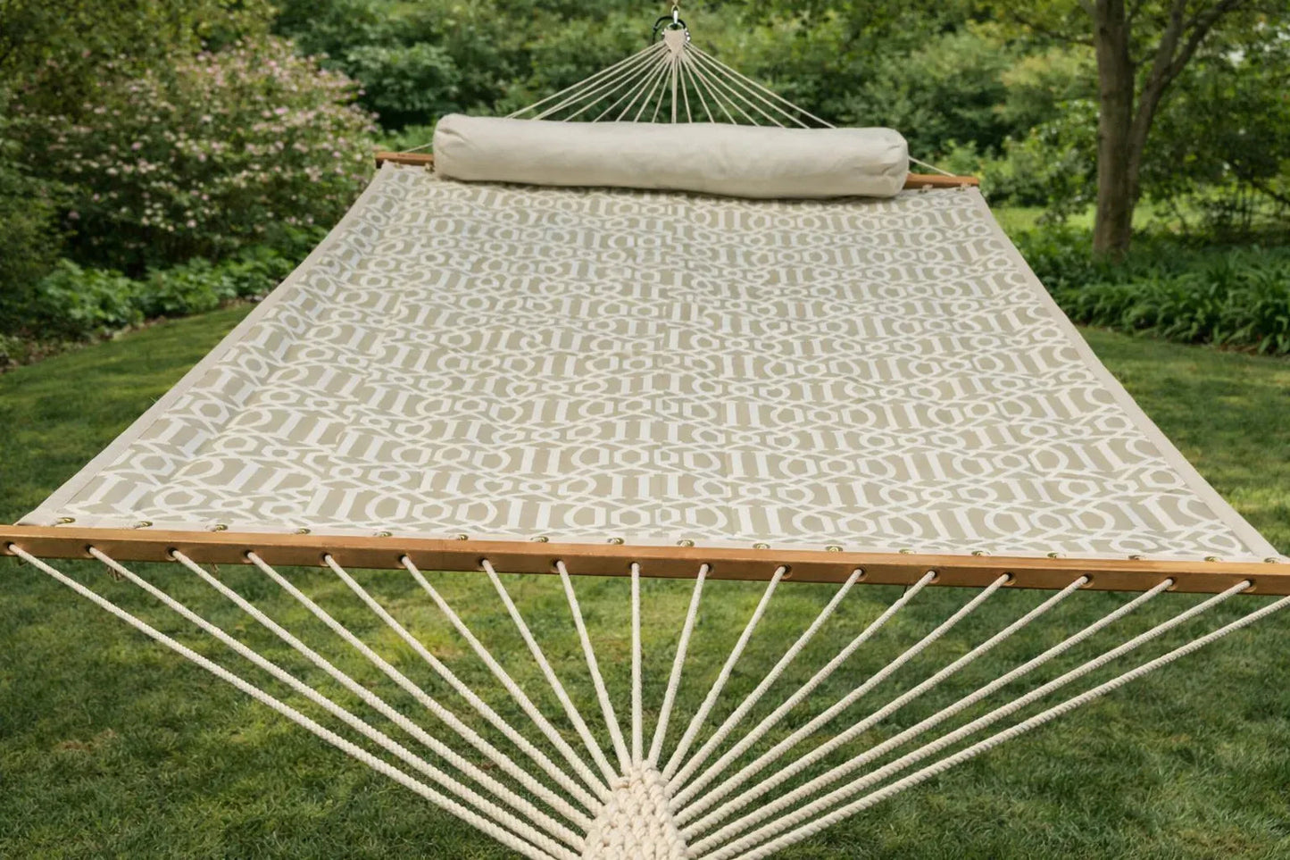 Deluxe Quilted Hammock with 3-Beam Stand Hammock Universe Canada