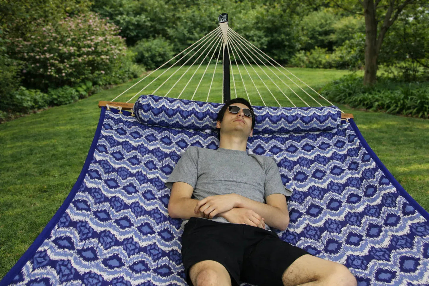 Deluxe Quilted Hammock with 3-Beam Stand Hammock Universe Canada