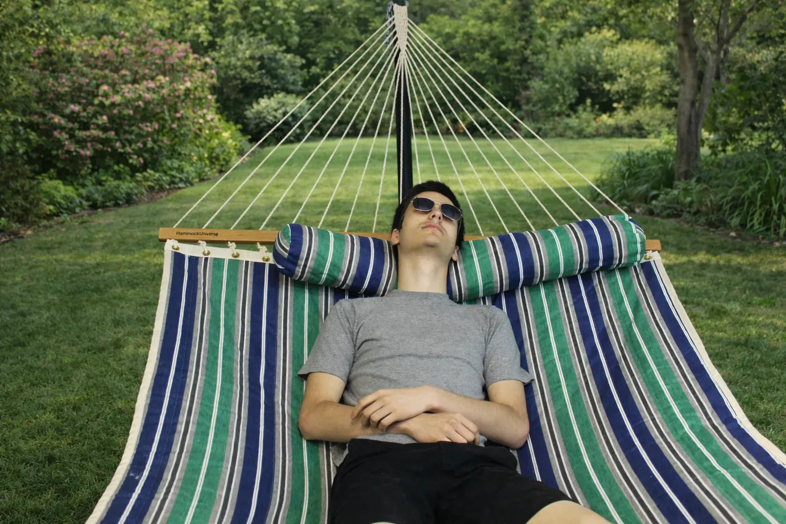 Deluxe Quilted Hammock with 3-Beam Stand Hammock Universe Canada