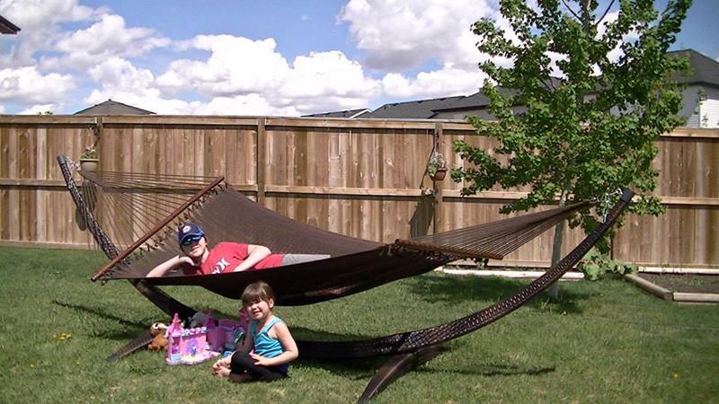 Polyester Rope Hammock - Soft-Woven Deluxe Hammock Universe Canada