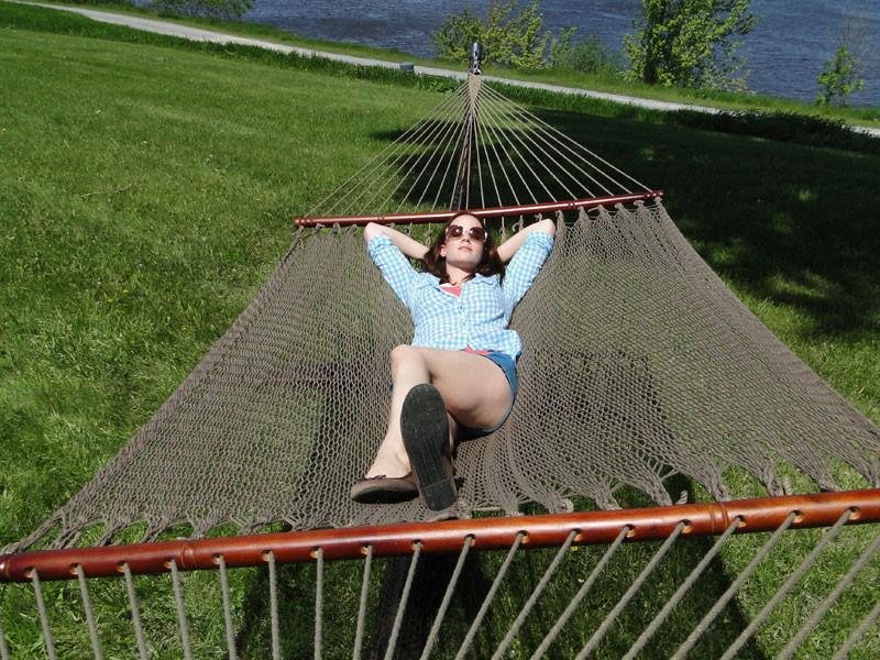 Polyester Rope Hammock - Soft-Woven Deluxe Hammock Universe Canada