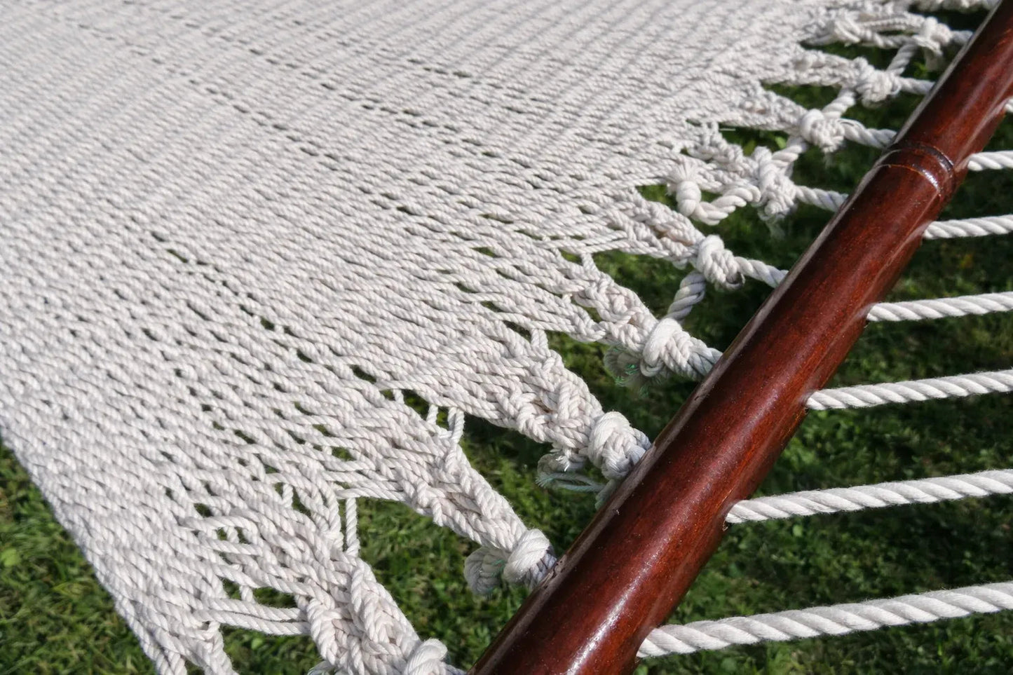 Polyester Rope Hammock - Soft-Woven Deluxe Hammock Universe Canada
