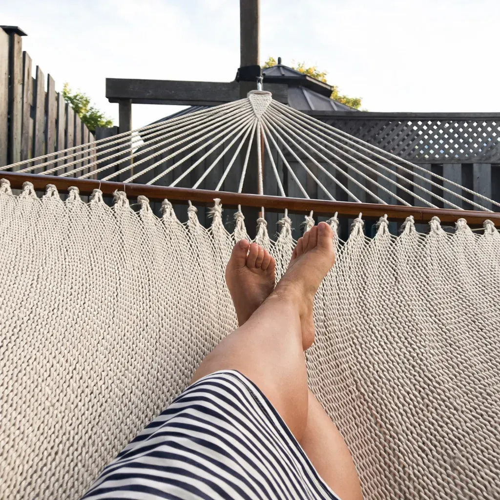 Polyester Rope Hammock - Soft-Woven Deluxe Hammock Universe Canada